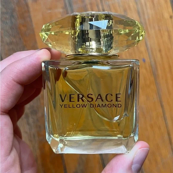 Versace Yellow Diamond Perfume 30 ml / 1 oz - Picture 2 of 5